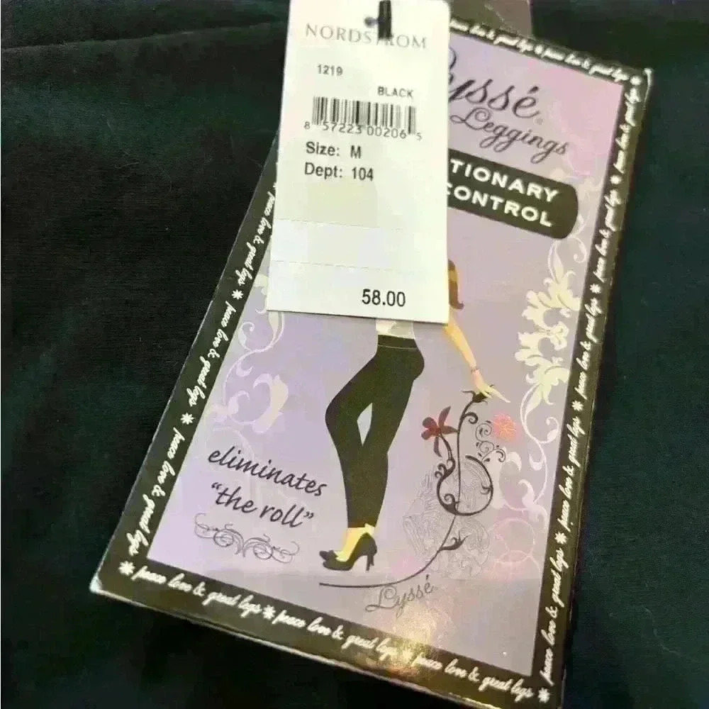 Lysse tight ankle leggings NWT in size Medium.